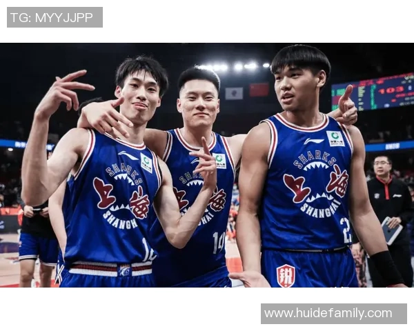 上海男篮与浙江男篮激战正酣谁能在这场对决中笑到最后