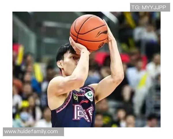 曾凡博的篮球之路：从青涩少年到耀眼明星的成长历程与未来展望