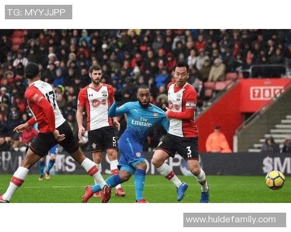 芬洛与福伦丹的激烈对决揭示荷甲赛季的精彩与悬念