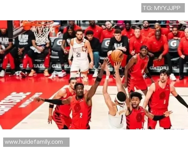 雷霆与开拓者激战精彩瞬间图片分享与赛后精彩回顾