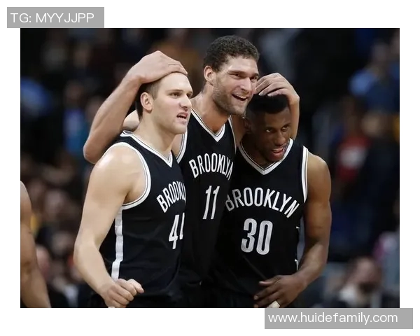 布鲁克洛佩斯如何在NBA赛场上重塑自我与球队的成功之路